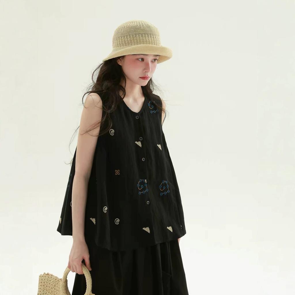 Hollow collar black vest French sweet age-reducing daughter wind sleeveless temperament top