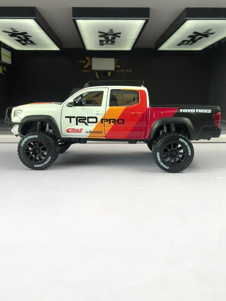 Maisto 1:27 2023 Toyota Tacoma TRD PRO car model, zinc alloy metal decoration, collectible gift car