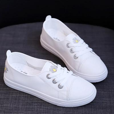 Chaussures blanches pour femmes à bouche peu profonde Printemps et Été 2024 Baskets paresseuses Nouvelles chaussures plates Printemps Tout-aller Une pédale