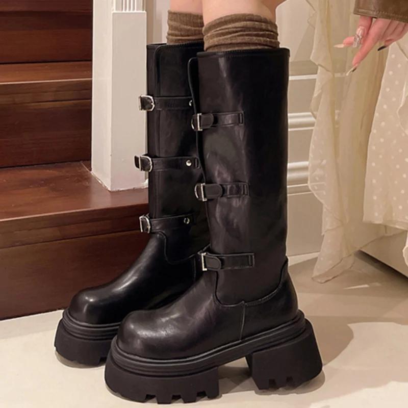 

Массивные модные женские высокие сапоги, дизайнерские туфли с пряжкой на платформе и средним каблуком, высокие туфли до колена, тренд 2025 года, зимние новые туфли-лодочки для мотоциклистов 40 чёрный