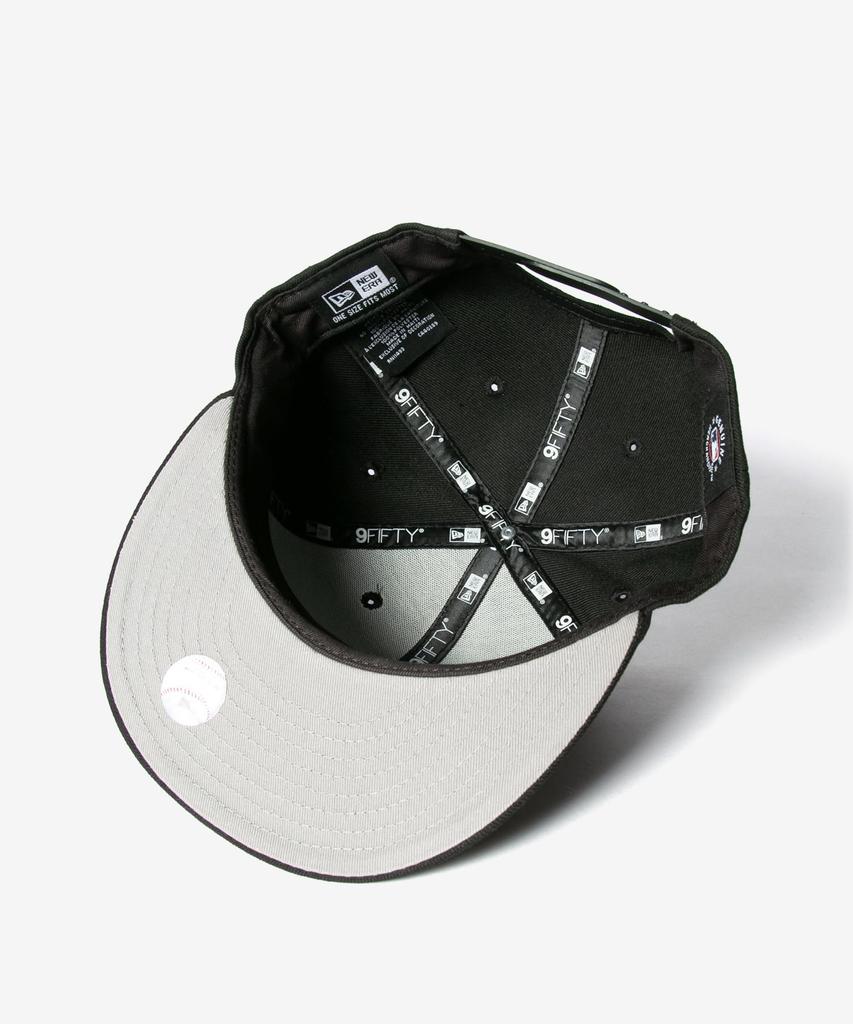 New Era 9FIFTY Black White Black x Free Size & Cap, White, [Used]