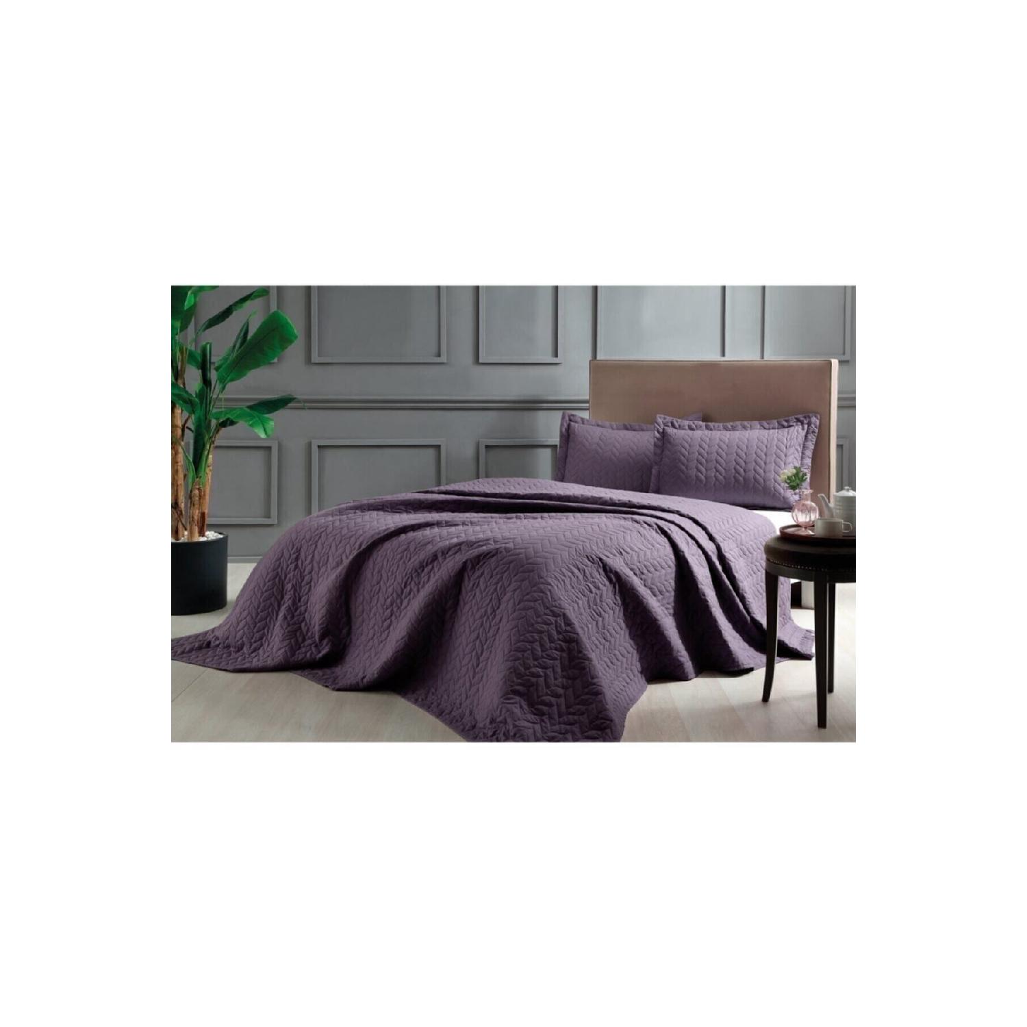 

Glory Plum Double Bedspread мафінів кольору