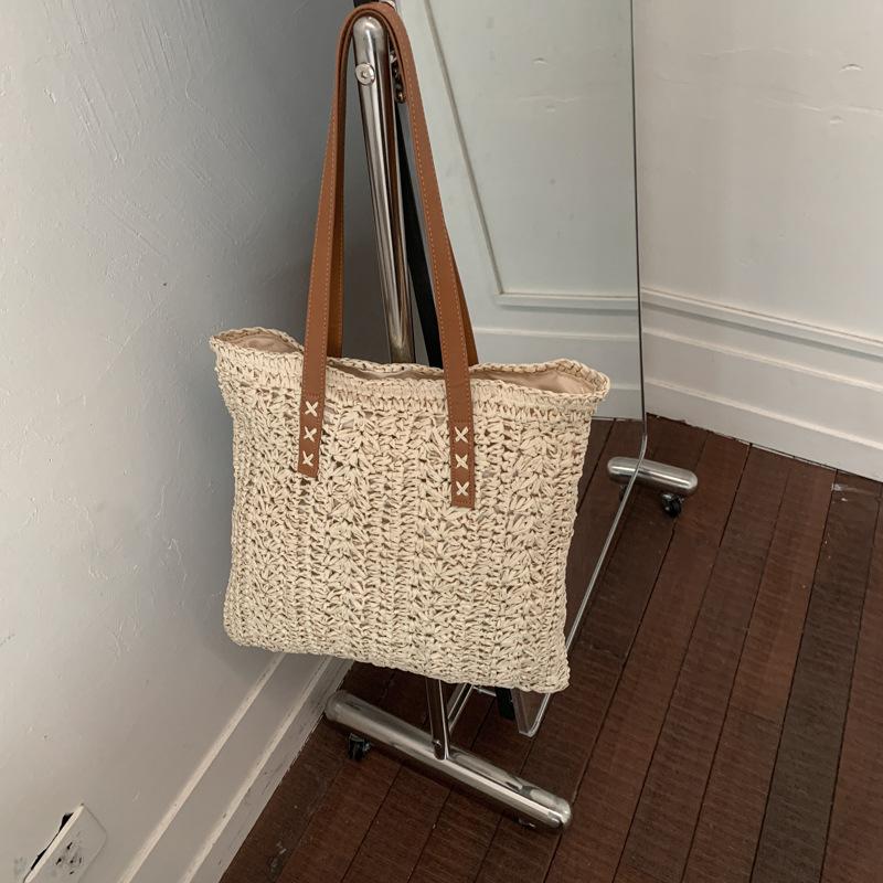 

Beach Bag with Large Capacity, Suitable for Casual Wear, Versatile and Single-shoulder Bag At The Armpit бежевий