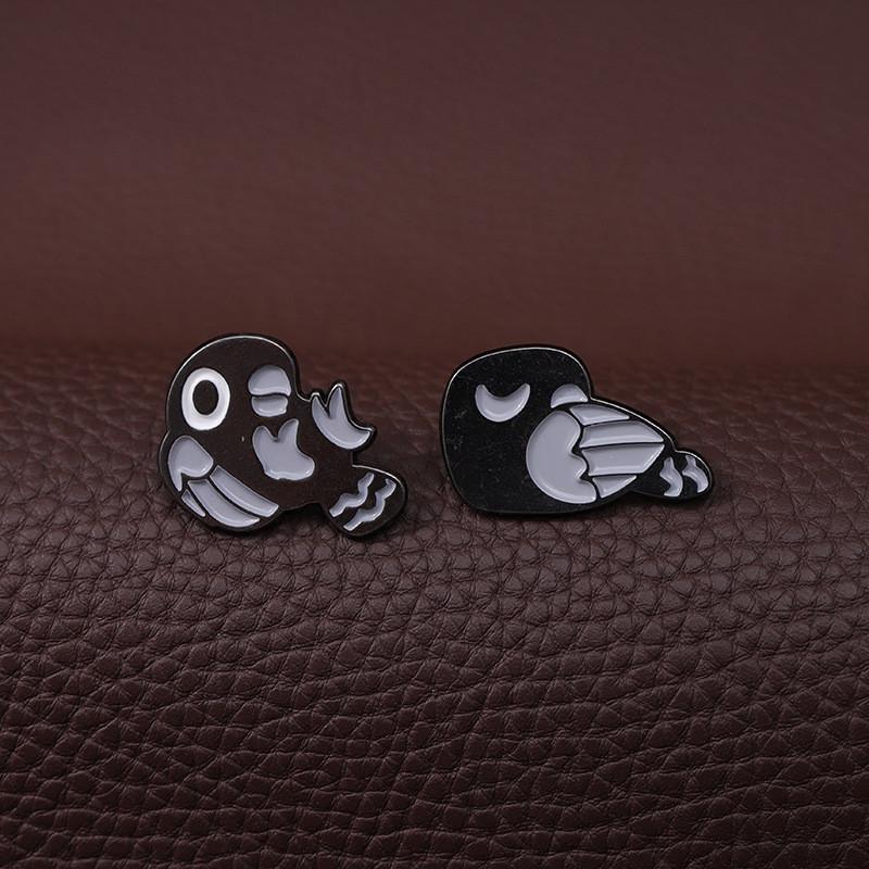 Black Chic Punk Bird Brooch With Creative Cartoon Design Eyecatching Decorative Alloy Pin All For