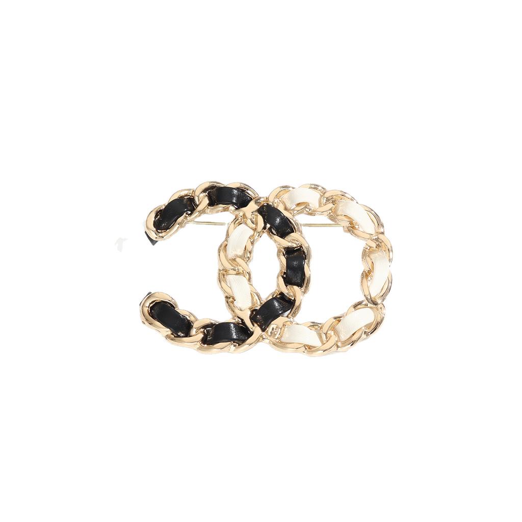 Small Fragrant Leather Color-blocked Double-letter High-end Feminine Matching Accessory Brooch