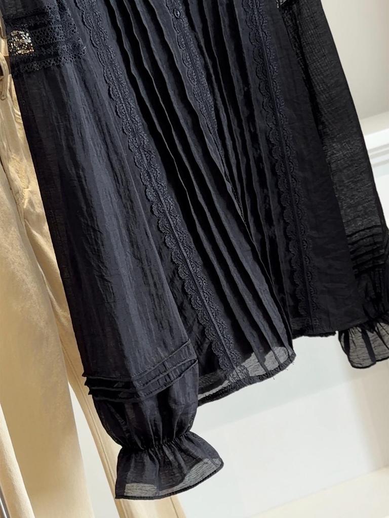 Elegant French Wood Ear Trim Round Neck Long Sleeve Womens Lace Top with Hollow Lantern Sleeves - Spring 2026