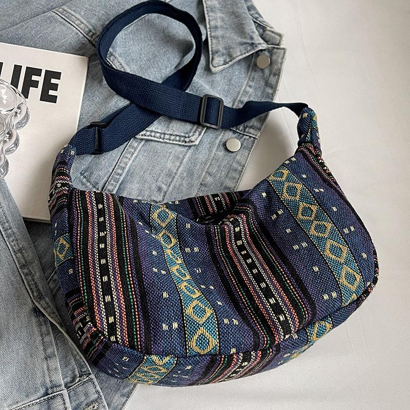 Veske med stor kapasitet i etnisk stil Ny trendy mote Crossbody dumplingveske Ins Retro allsidig skulderveske Dame