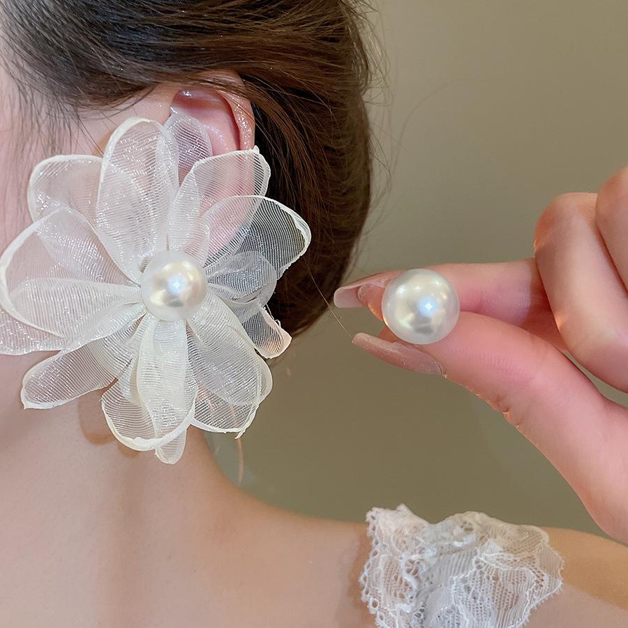 

Dopamine Petal Mesh Stud Earrings - Seaside Vacation Style, Exaggerated Versatile Ear Jewelry
