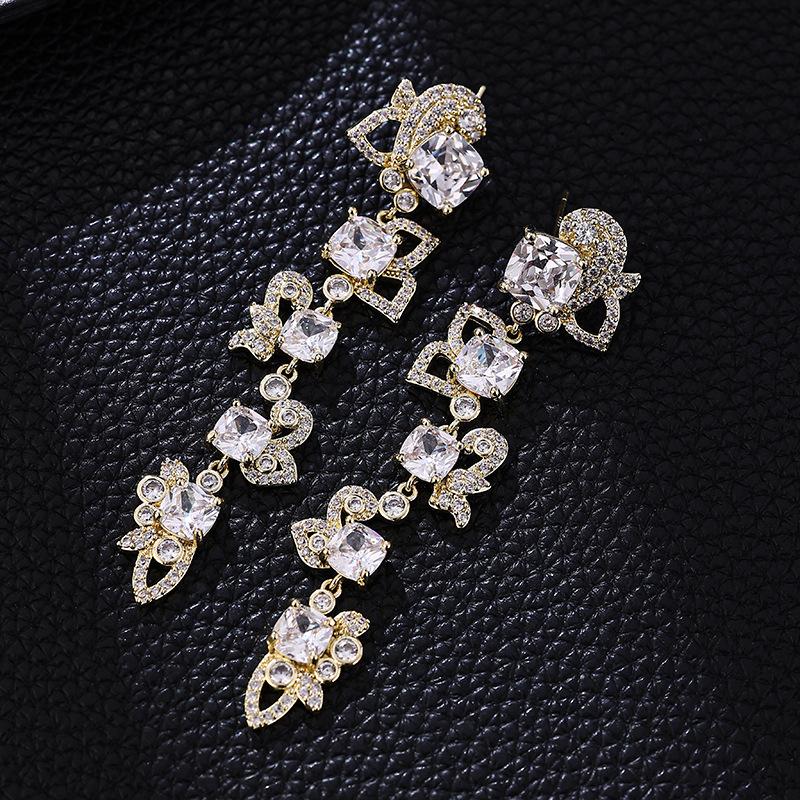 

Корейские серьги-пусеты из серебра S925 с кисточкой и подвеской с полным бриллиантом золотой