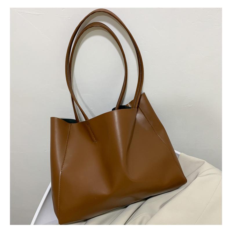 

Guangzhou leather women s bags are customized to make soft-faced large-capacity shoulder tote bags, imitation canvas pattern handbags. коричневый