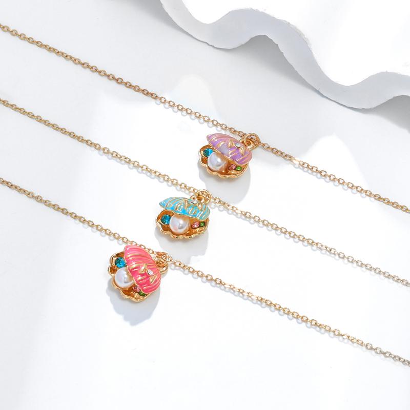2026 Summer Imitation Pearl Crystal Pendant Necklace for Women Luxury Colorful Shell Clavicle Chain Beach Vacation Jewelry Gift