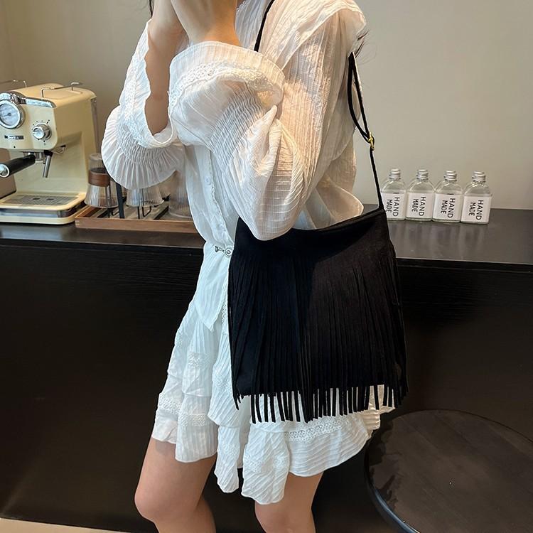 Niche suede bag women's new fashion versatile messenger bag popular fringed bucket bag