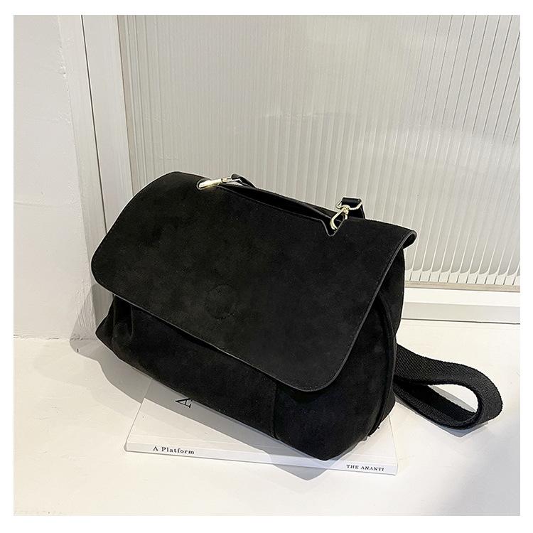 

Casual women s bag fashionable versatile matte texture large capacity casual commuter bag college style shoulder messenger bag tide чорний