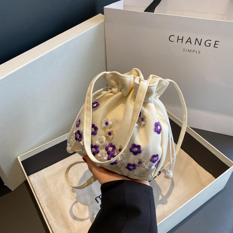 Haftowana torba typu koszyk w stylu chińskim Hanfu: Ręcznie robiona torba crossbody z koronką