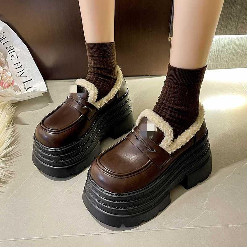 

Small man with a thick sole and a height of 8cm, plush and fluffy single shoes, muffin and small leather shoes in autumn and winter 40