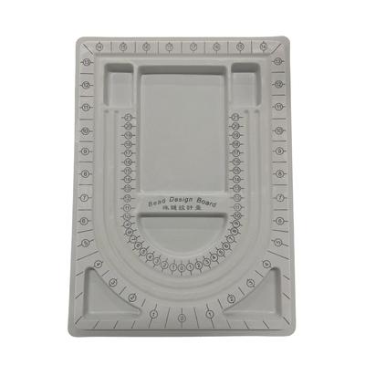 Perlenbrett, grau beflockt, 3 U-förmige Kanäle, 6 vertiefte Fächer, Designbretter zum Erstellen von Armbändern, Halsketten und anderem Schmuck