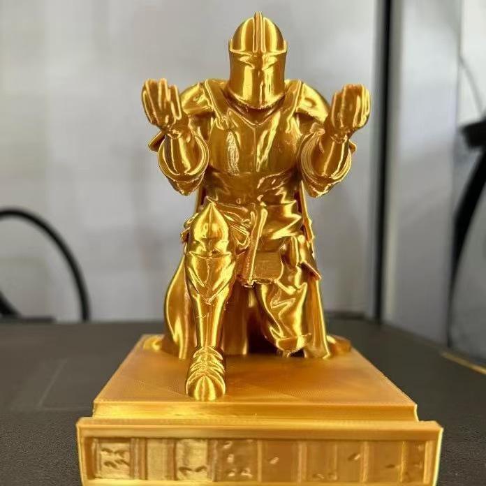 3D Printed Executive Knight Pen Holder - Hero Knight in Armor Kneeling Pose for Office Supplies золотой