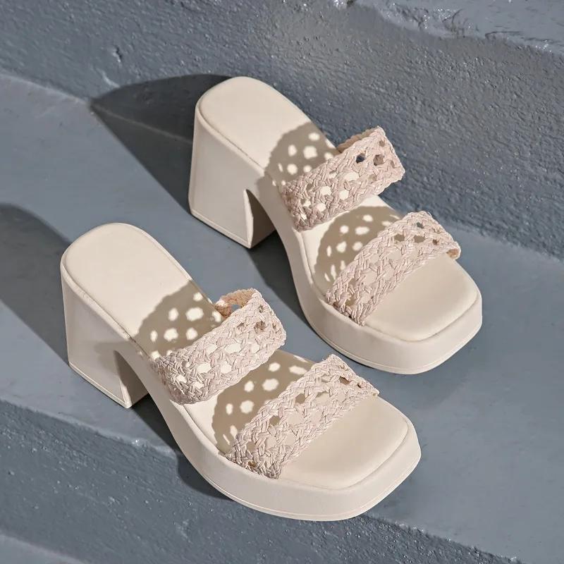 Hollow Open-toe Platform Flip-flops Women Wear Summer New Fashion Round Head Woven Block Heel Platform Cool Mop
