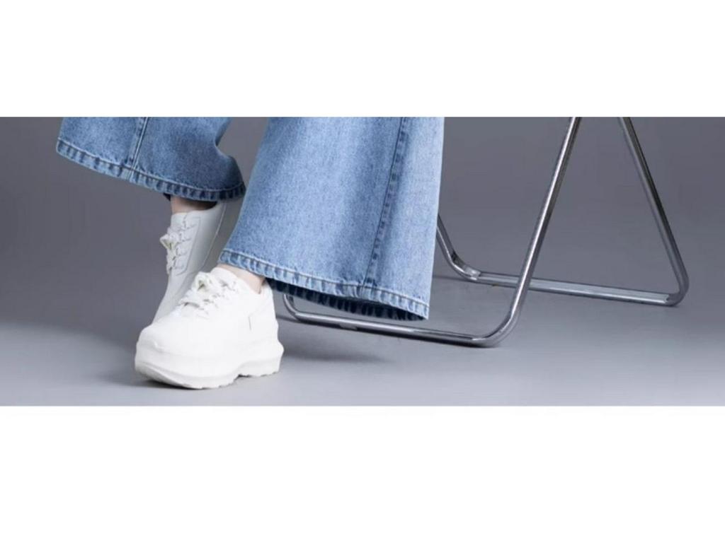 Women's Light Wash Wide-Leg Denim Pants - Spring/Summer 2026, Nine-Tenths Length, Loose Fit