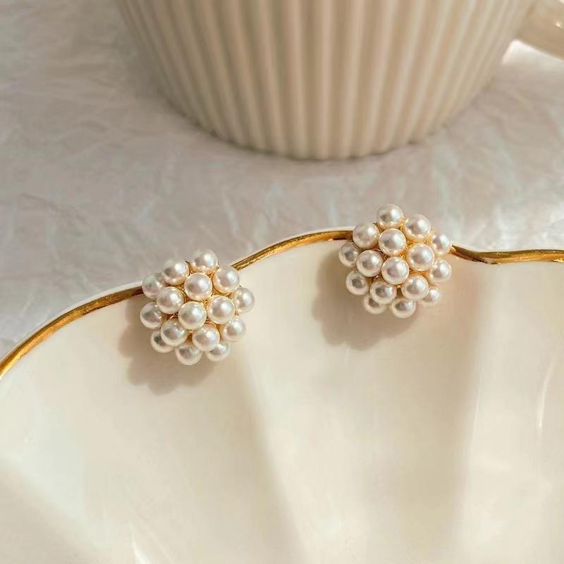 2Pcs Brides Wedding Designer Jewelry Gifts Retro Gold Color Geometry Trim Edge Imitation Pearl Piercing Stud Earrings For Women