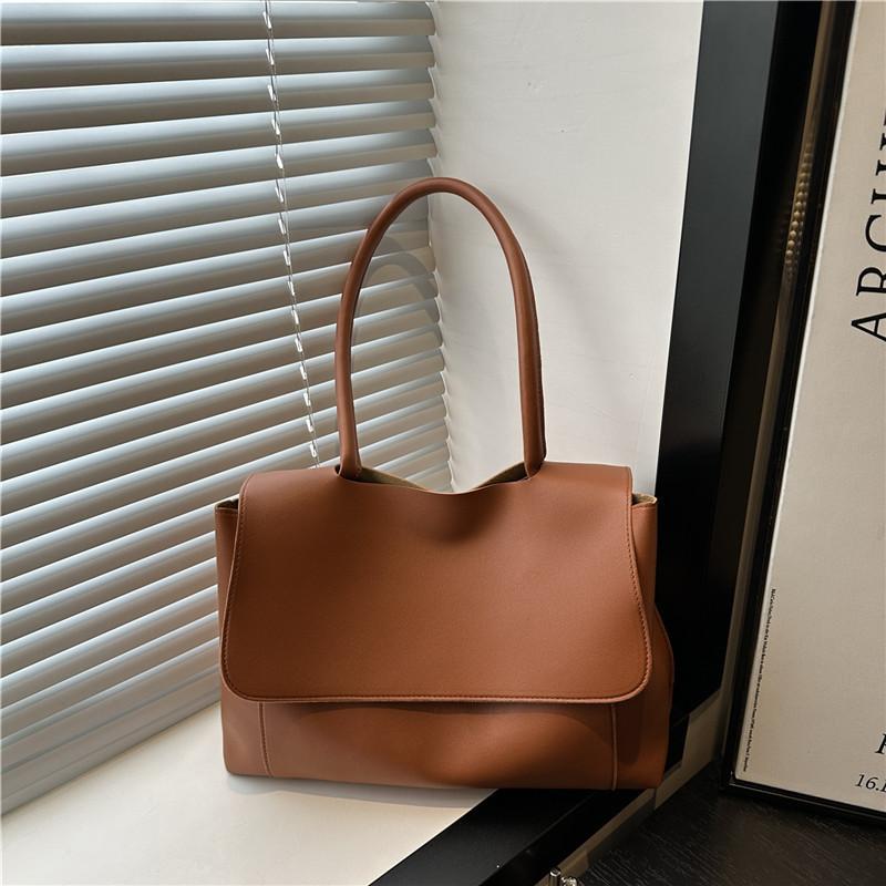 Womens Oversized Shoulder Bag With Stitching Detail For Street Style Fashion
