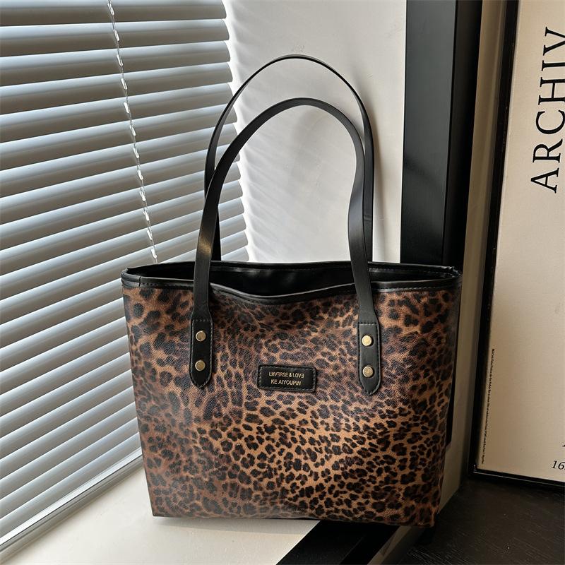 Popular textured bag women's 2025 autumn and winter new leopard print tote bag women's large-capacity commuting shoulder bag