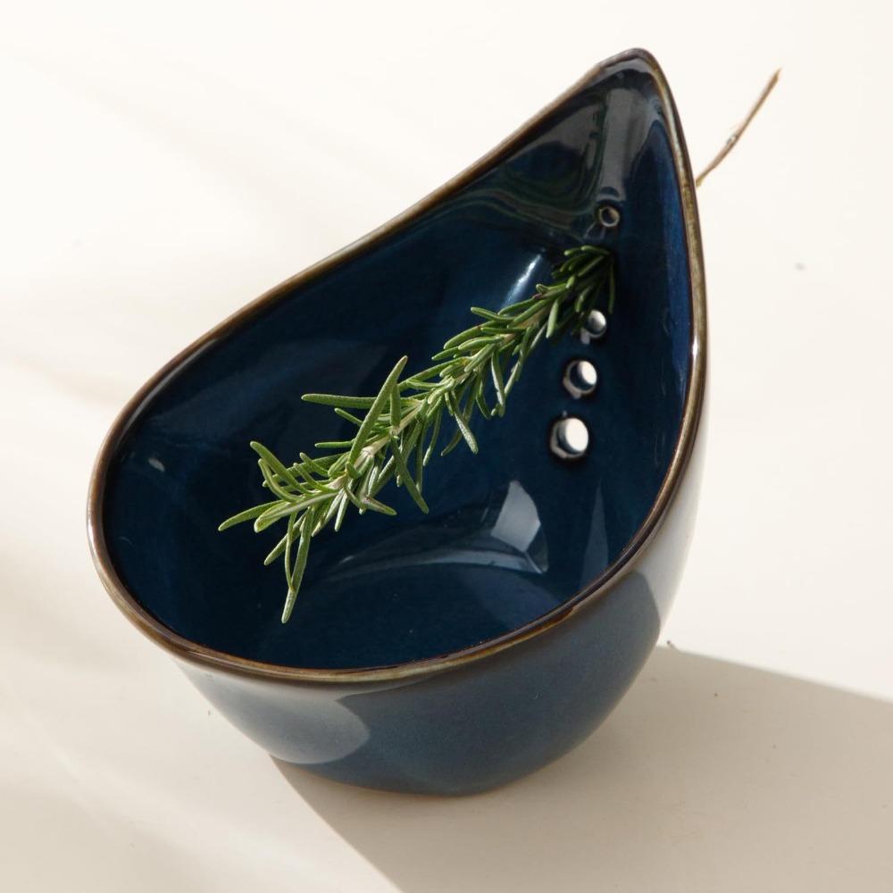 

resin Vanilla Stripper Bowl Root Removal 5 Holes Vegetables Stripping Tool Time-Saving Separating Leaves Tool Cooking Accessory синій