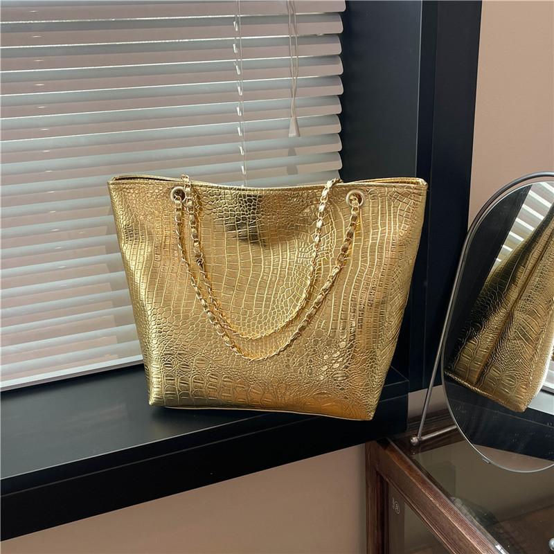 Personalized Fashion, Popular Handbags This Year 2025 New Foreign Style Fashion Atmosphere Commuting Underarm Shoulder Tote Bag