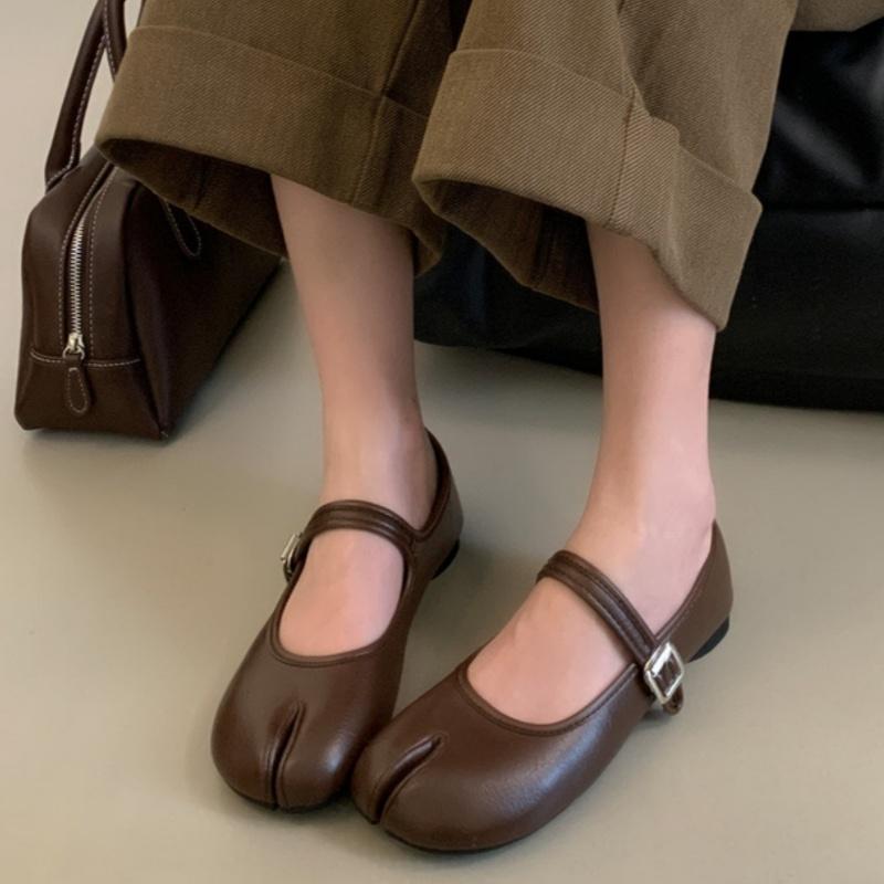Fashion Mary Janes Fashion Split Toe Ladies Flats Shoes 2025 New Style Female Buckle Strap Footwear Shallow Women Flats Shoes