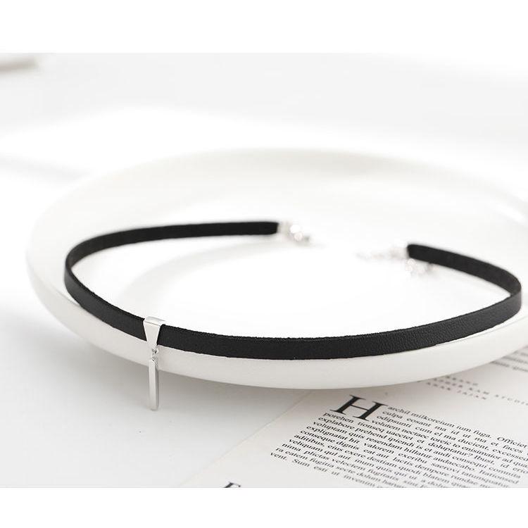 2023 Geometrisk Svart Lær Choker Halskjede med Enkelt Anheng