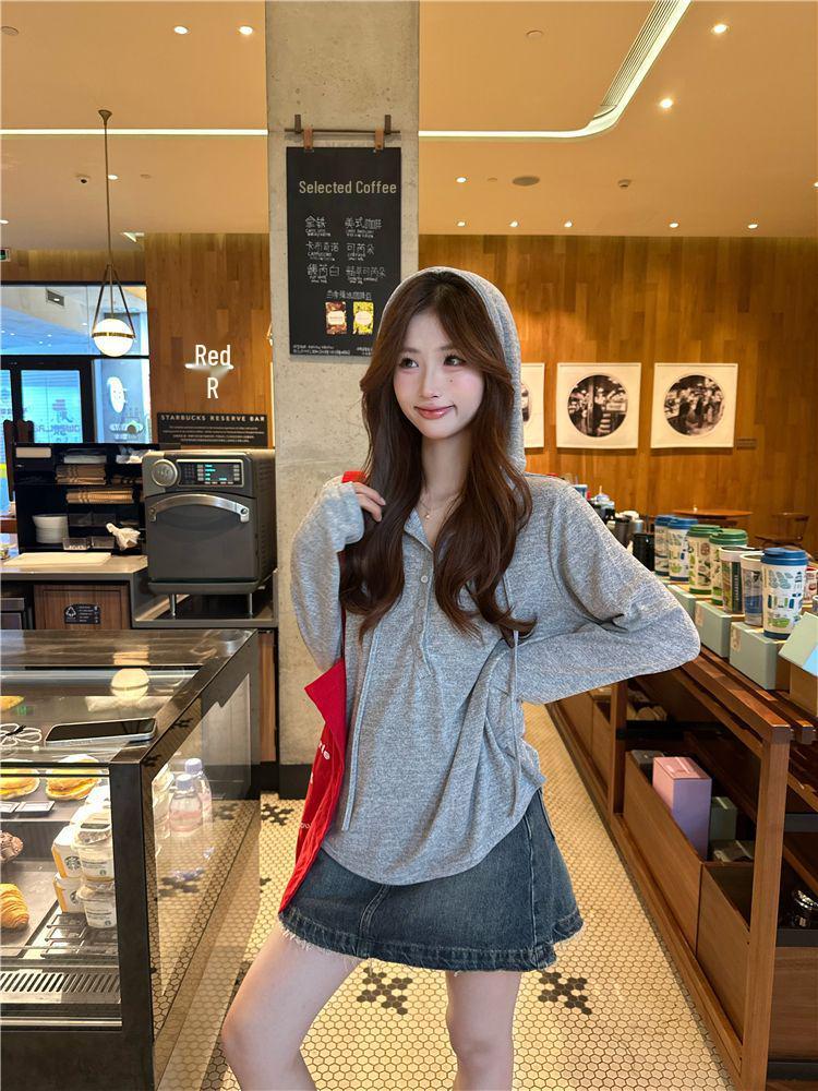 Korean-Style V-Neck Hooded T-Shirt for Women - Casual Loose Fit, Half-Buttoned, Early Autumn Top