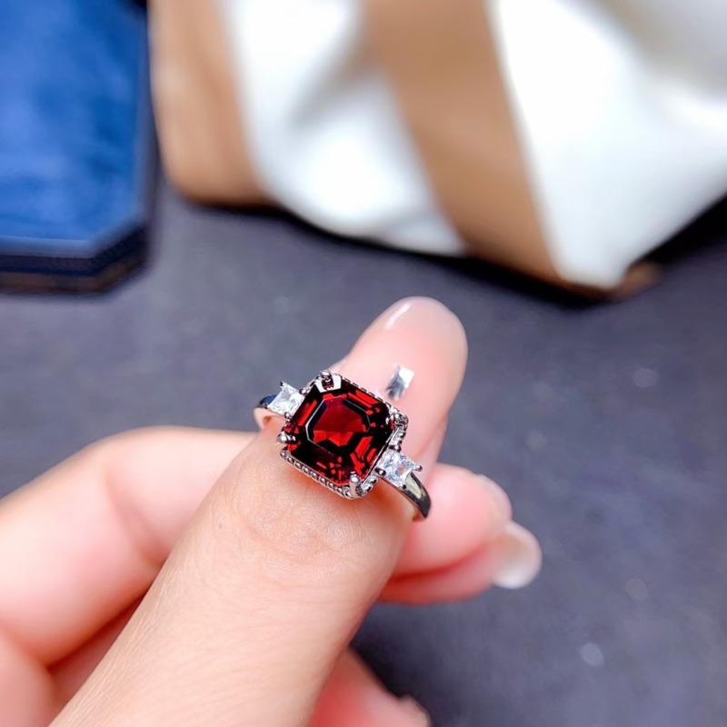 BELLA BOX Štvorcové ružovočervené zirkónové dámske prstene Luxusné dámske šperky na párty