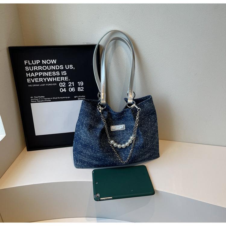 

Женская сумка-тоут большой вместимости 2025 новая простая универсальная сумка через плечо для отдыха летняя для студентов колледжа для работы королевский синий