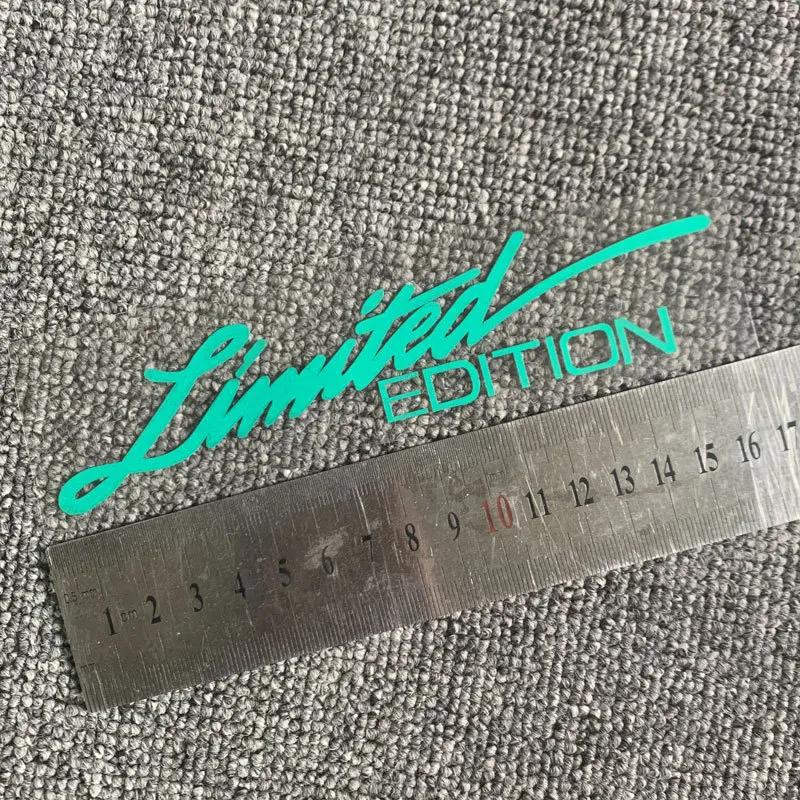 Autoaufkleber LIMITED EDITION Englischer Buchstabenaufkleber Autokarosserie Glasdekoration Reflektierende Laseraufkleber Autozubehör für außen