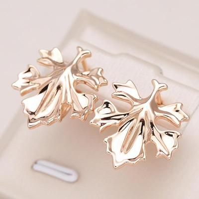 Glanset gullfarge Maple Leaf øredobber for kvinner Vintage Party Minimalistiske smykker