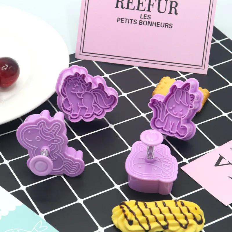 4 Pièces/ensemble Emporte-pièces Forme Licorne Plastique 3D Dessin Animé Pressable Moule à Biscuits Tampon à Biscuits Outil de Pâtisserie de Cuisine pour la Cuisson