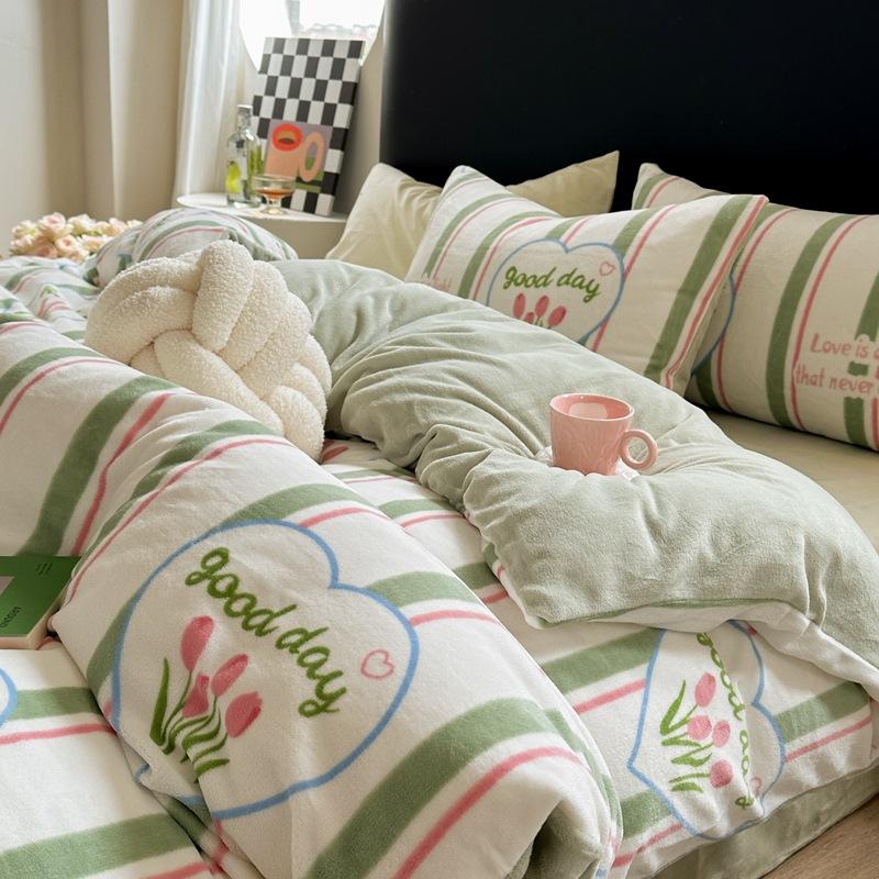 Set de patru piese din catifea cu lapte de iarnă de clasa a în desene animate pat îngroșat pentru student cearșaf de pat din trei piese cearșaf de pat cuvertură
