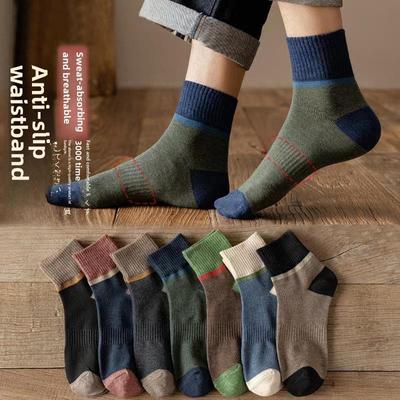 Men's Breathable & Deodorant Mid-Tube Sports Socks - Sweat-Absorbent, Thickened for Spring & Autumn.
