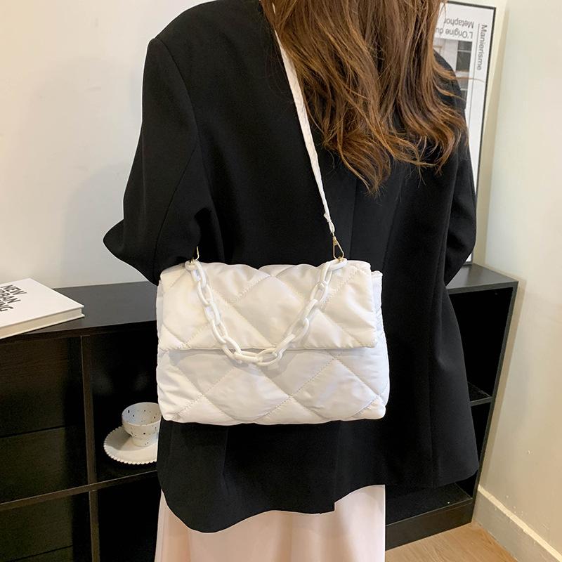 Modekedja Axelremsväskor Dam Vinter Bomullsfodrade Quiltade Axelväskor Casual Stor Kapacitet Enkla Damhandväskor