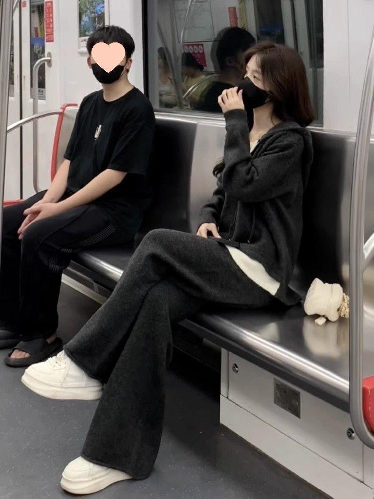 Ensemble décontracté deux pièces pour femmes Printemps 2025: Cardigan Sweatshirt Faux Deux Pièces & Pantalon Large