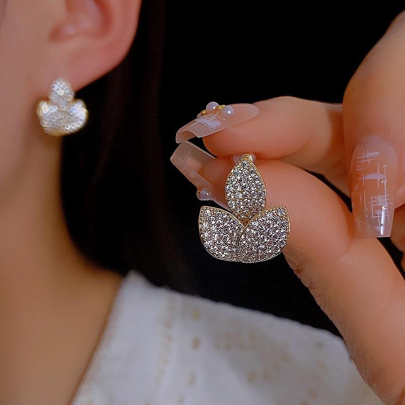 ZAKOL New Full Micro Paved Cubic Zirconia Three Leaves Leaf Flower Earrings for Women Luxury Shining Zircon Wedding Zircon
