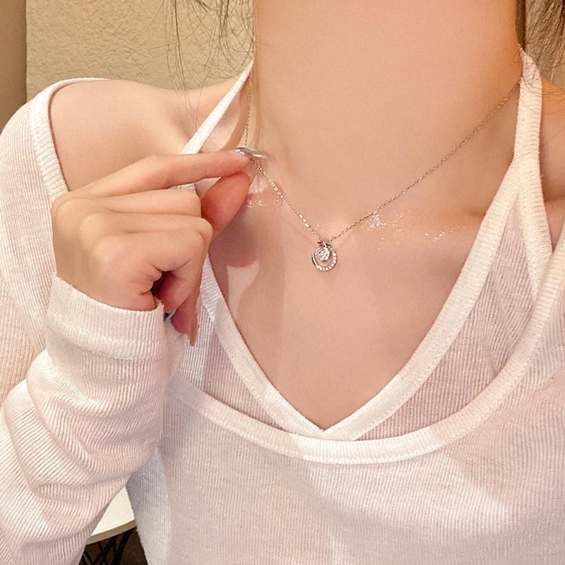 Elegant Pearl Necklace: Trendy, High-End Titanium Steel Clavicle Chain for Women