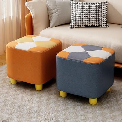 Mobilier pentru salon – Taburete și scaune pufoase