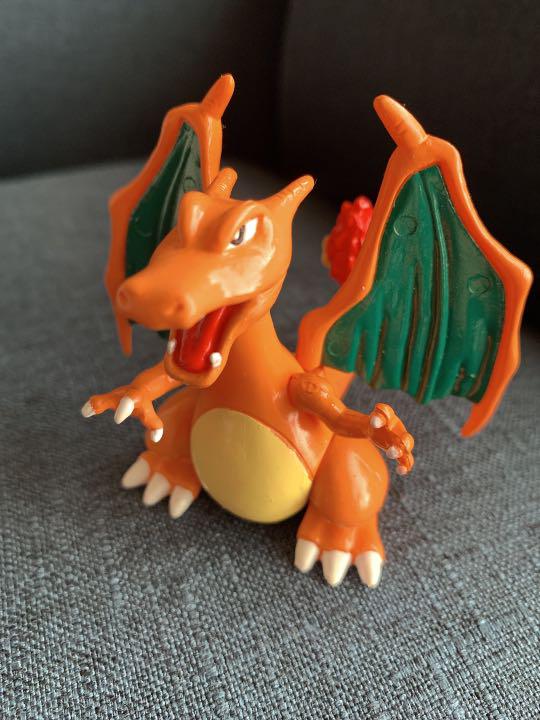

[USED] Charizard, extremely rare Pokemon figure, made in 1998