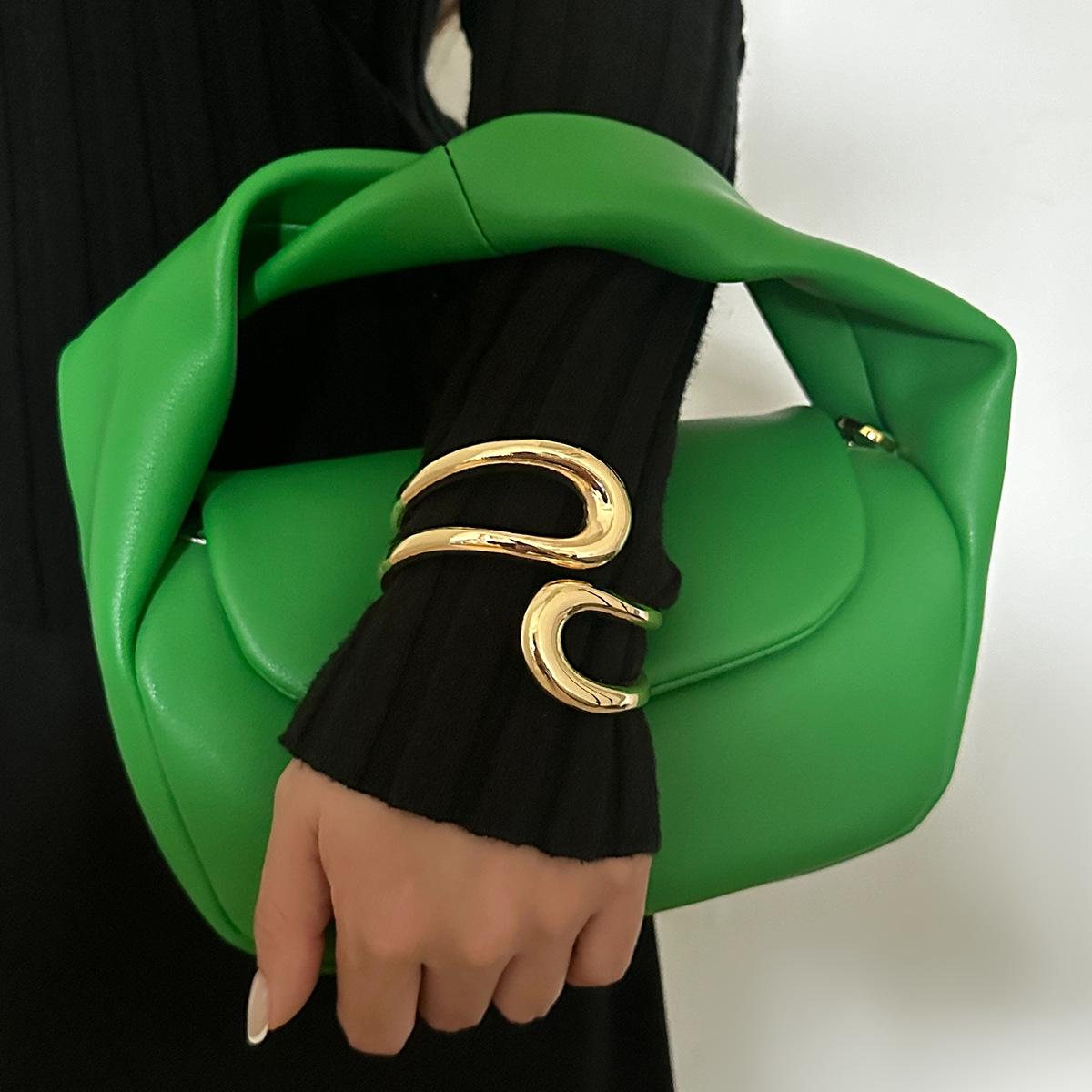 

Glossy Retro Irregular Round Metal Choker Necklace for Women