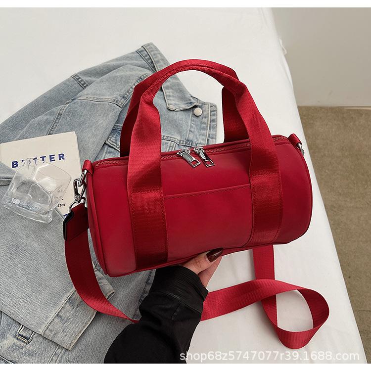 2025 New Versatile Fashion Large Capacity Casual Hand Pillow Bag Travel Crossbody Shoulder Bag Simple Cylinder Bag