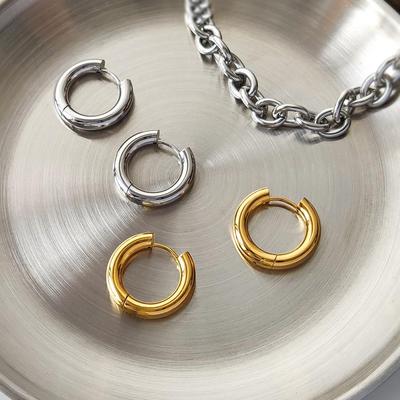 Orecchini Minimalisti Lucidi di Alta Gamma: Stile Lussuoso, Versatile, Inalterabile, Perfetto per Coppie.