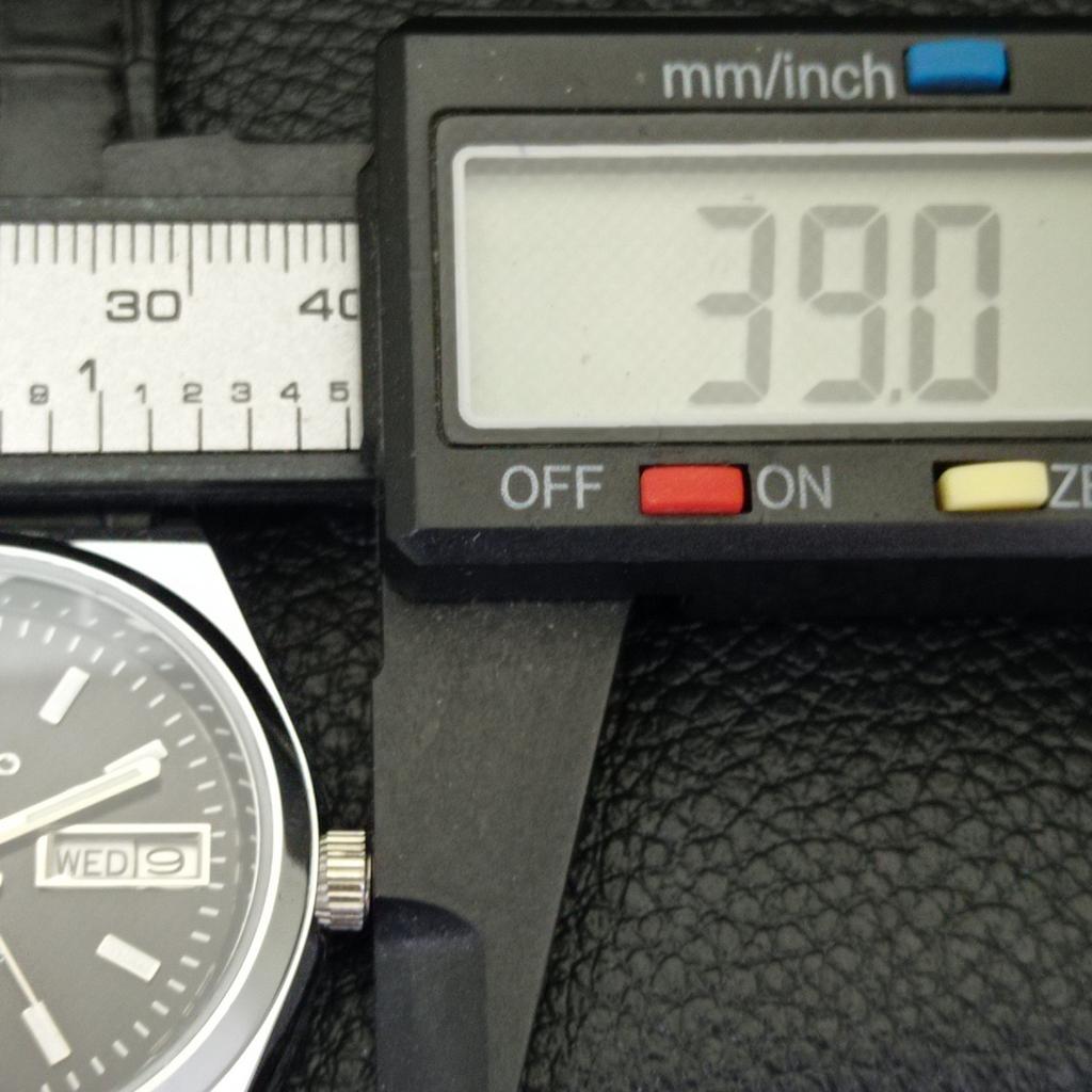 JAPAN VINTAGE SEIKO 5 AUTOMATIC REFURBISHED MENS BLACK DIAL WATCH a440658-4 Sk-a440658