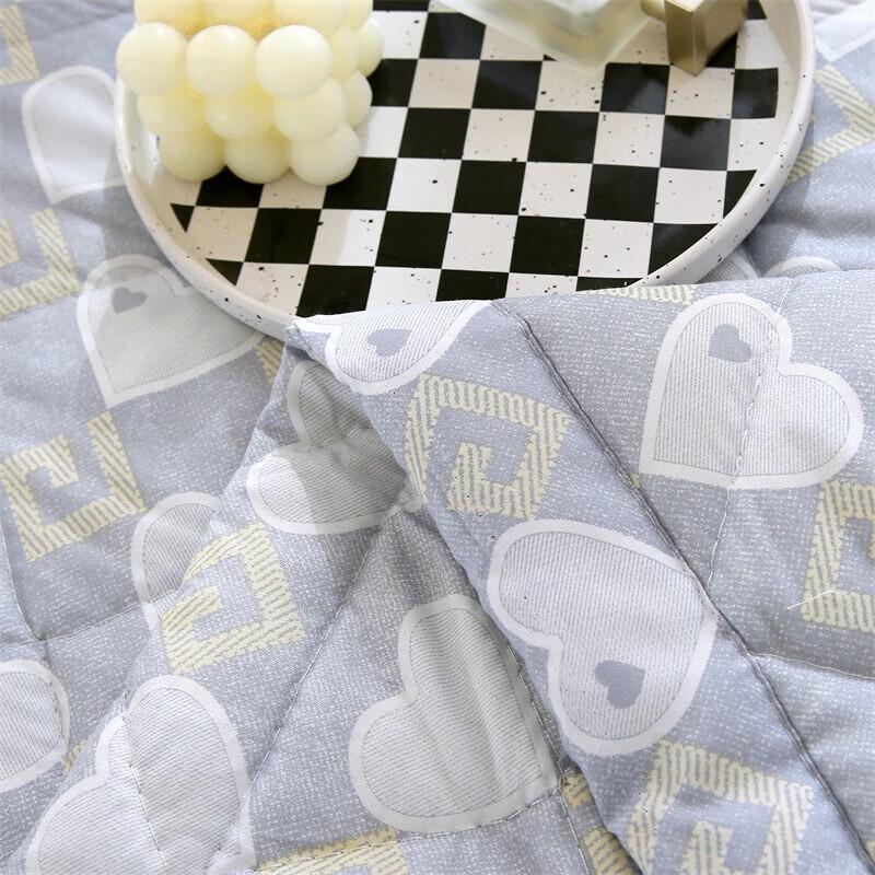 Skin-Friendly Summer Cooling Comforter