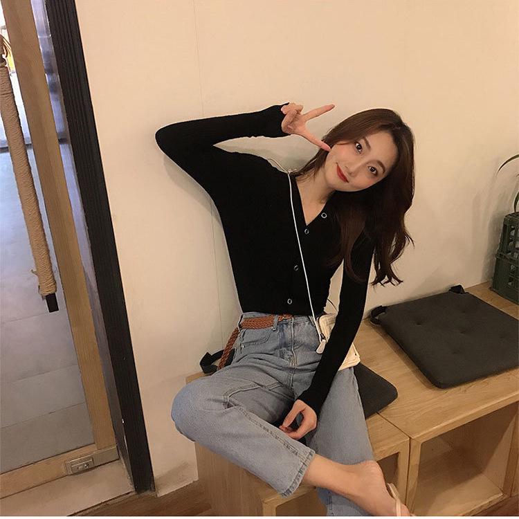 Stylish Women's Korean-Style Slim Fit Knitted Sweater - Versatile, Soft, Long-Sleeved Base Layer for Autumn/Winter